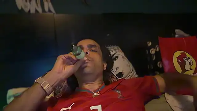 icebergslim281 live cam on StripChat