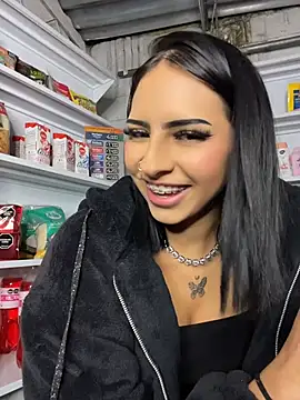 Hilary_pinkk webcam