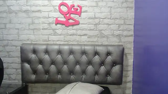 Milf-Prettyboobs webcam