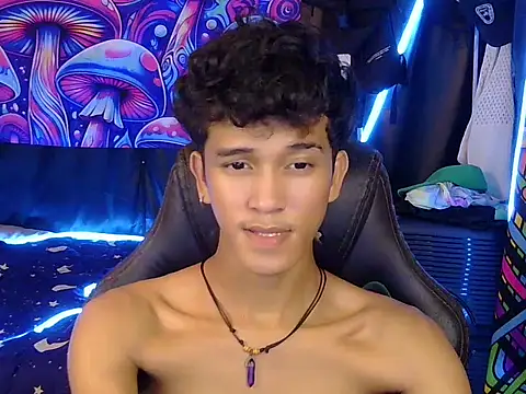 hugekenbigcock live cam on StripChat