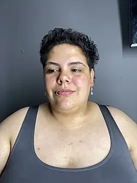 Hailey_Curvy webcam