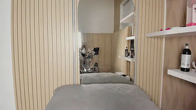 NhoanBrunette webcam