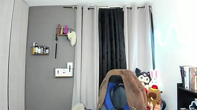 Charlott__V webcam