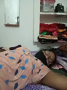 Menka_cut34 webcam