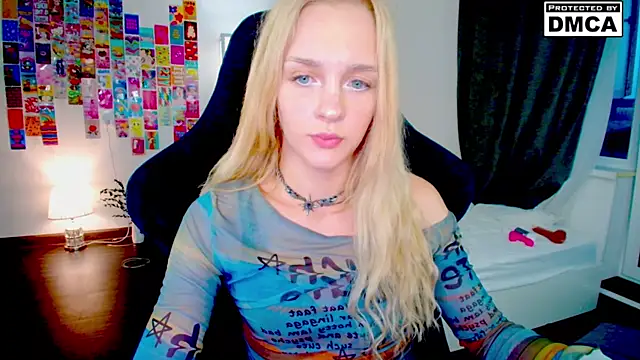Aliceglass__ webcam