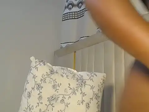 QueenMyaa webcam