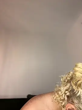 Velvet1_ webcam