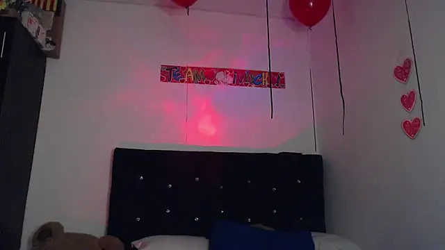 ANGELIQUE_KLANE webcam