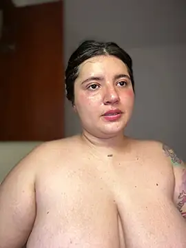 horny_roomiess webcam