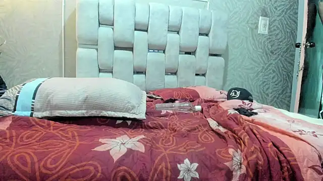 KEYRA-MILLER- webcam