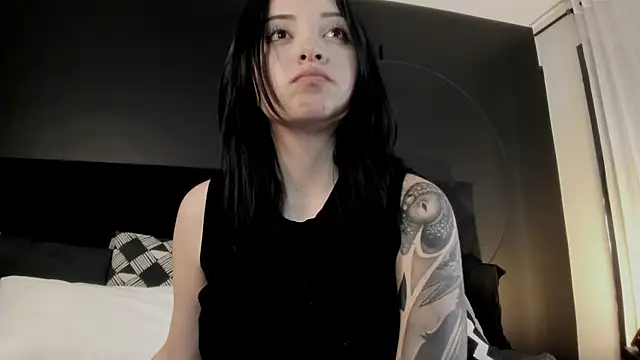 Adeelinee webcam