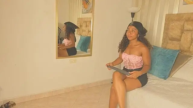 avis_lara webcam