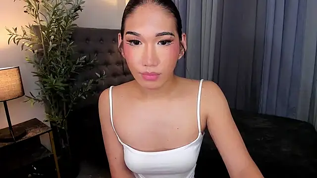 Hugecockasianprincess webcam