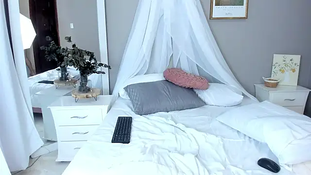 Honeymoon_sariel webcam
