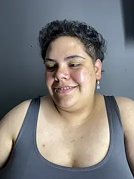 Hailey_Curvy webcam