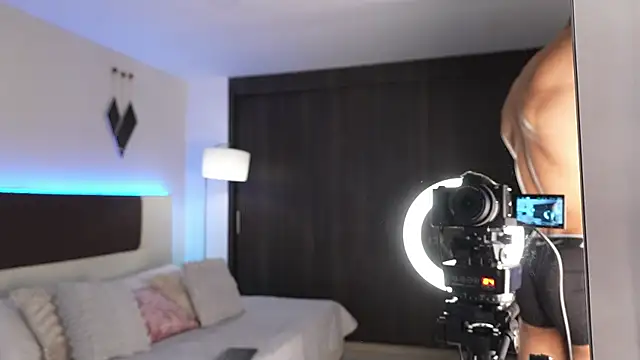 danteestone (M twink) - Show ass and spanks