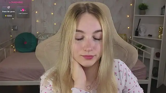 Shy_Polly webcam