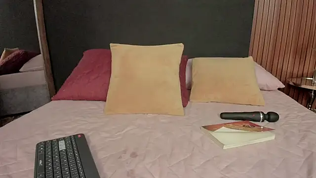 luna_sunflower__ webcam