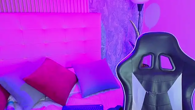 amiee_kovva - Amiee_Kovva's free webcam - UK Sex Cams