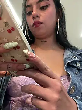 LilacNoir webcam
