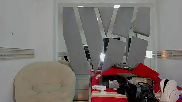 NahomiDeluxe webcam