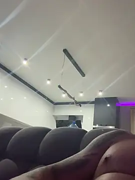 Zuziboy6 live cam on StripChat