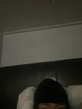 ukmaleluke webcam