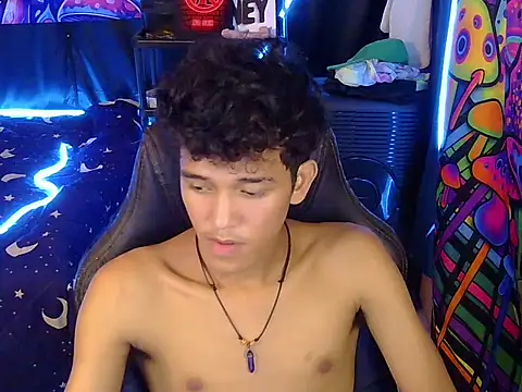 hugekenbigcock live cam on StripChat