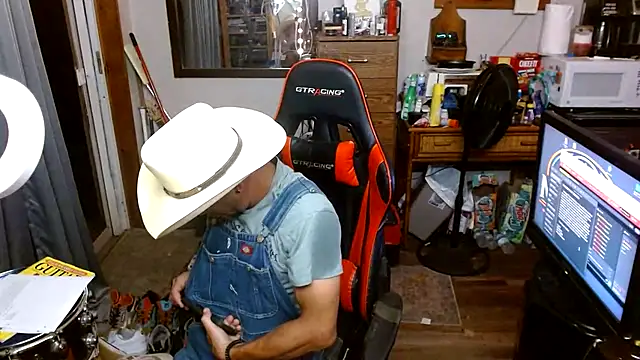 tongueispowerr6d9 webcam