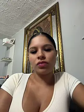 Elara_Luxe webcam