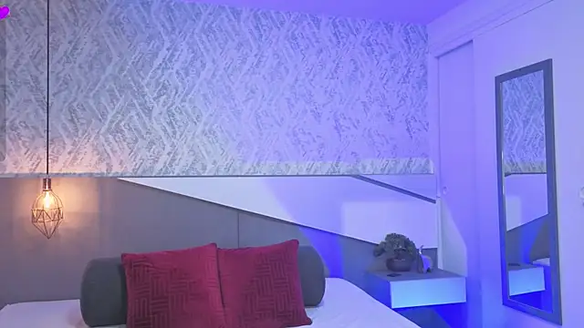 Tisha-Cole webcam
