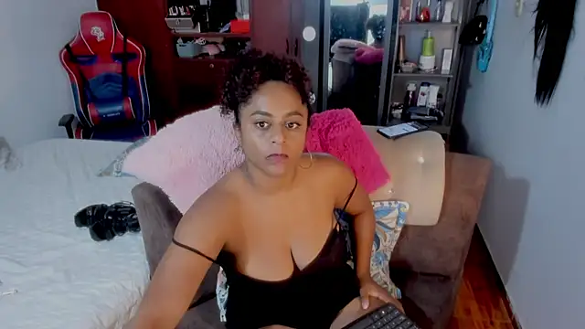 BellaKarla webcam