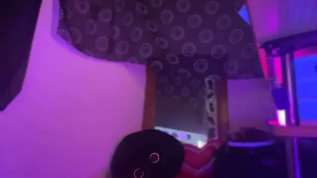 Guyst049 webcam