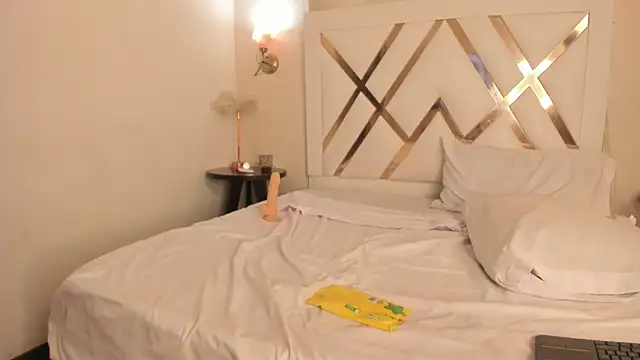 Sky_Collins_ webcam