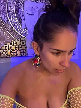 mau_white (F milf) - make your tits bounce
