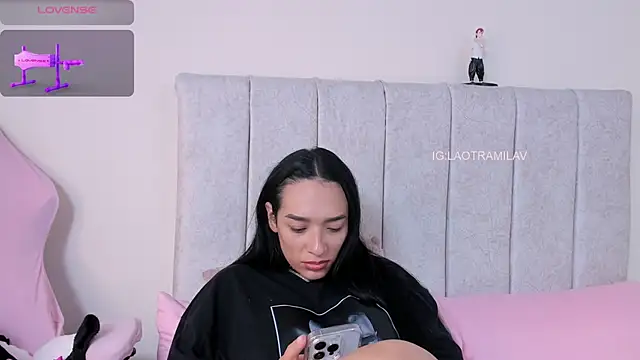 MilaVelour webcam
