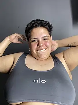 Hailey_Curvy webcam