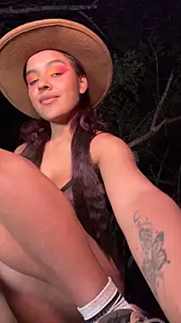 mariannella (F young) - Panties off +pussy close up