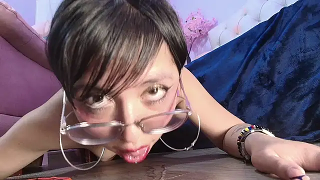 mary_luckaysha_ webcam