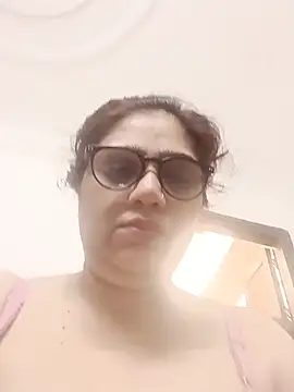 Wildsimmi27 live cam on StripChat