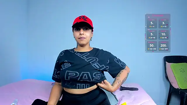 CURVY_EBONY_MILF webcam