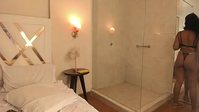 Sky_Collins_ webcam