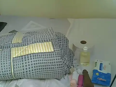 Pearl_petite webcam