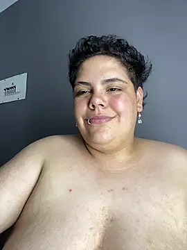 Hailey_Curvy live cam on StripChat
