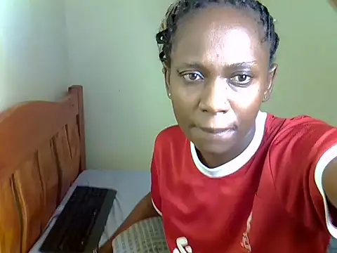 Pearl_petite webcam