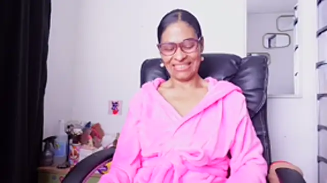 Aries_Mature webcam
