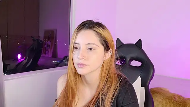 annie_mora webcam