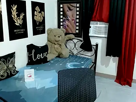 UrhotGoddess webcam
