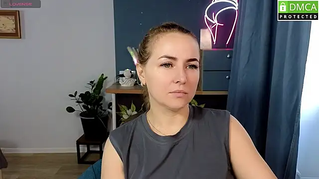 Mira_Mermayd live cam on StripChat