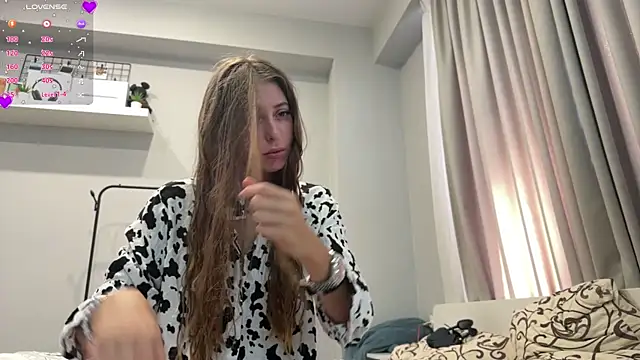 selena_favn webcam